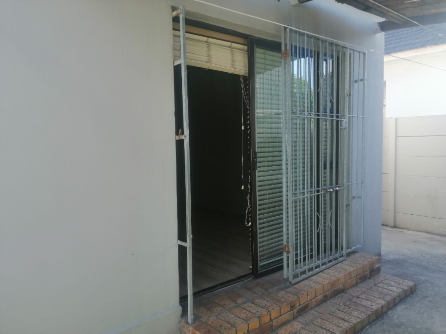 To Let 2 Bedroom Property for Rent in Athlone Western Cape